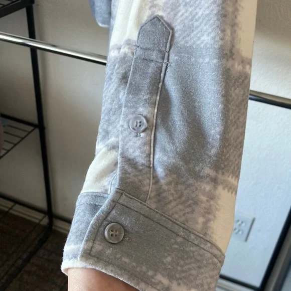 32 Degrees Never Worn Flannel - Picture 6 of 8